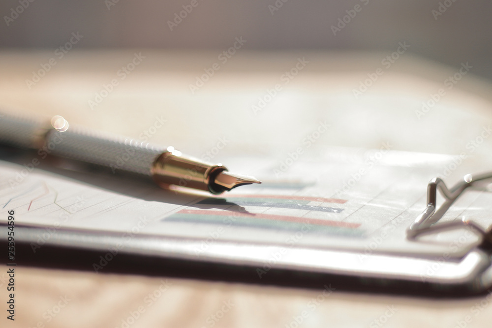 close up.fountain pen on the table at the businessman.photo with copy space close up.fountain pen on the table at the businessman.photo with copy space