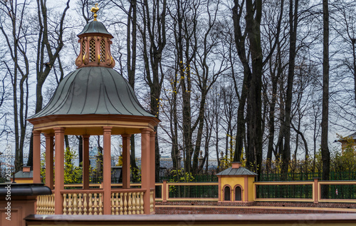 Canvas Print Gazebo in Summer Park, St. Petersburg, Russia