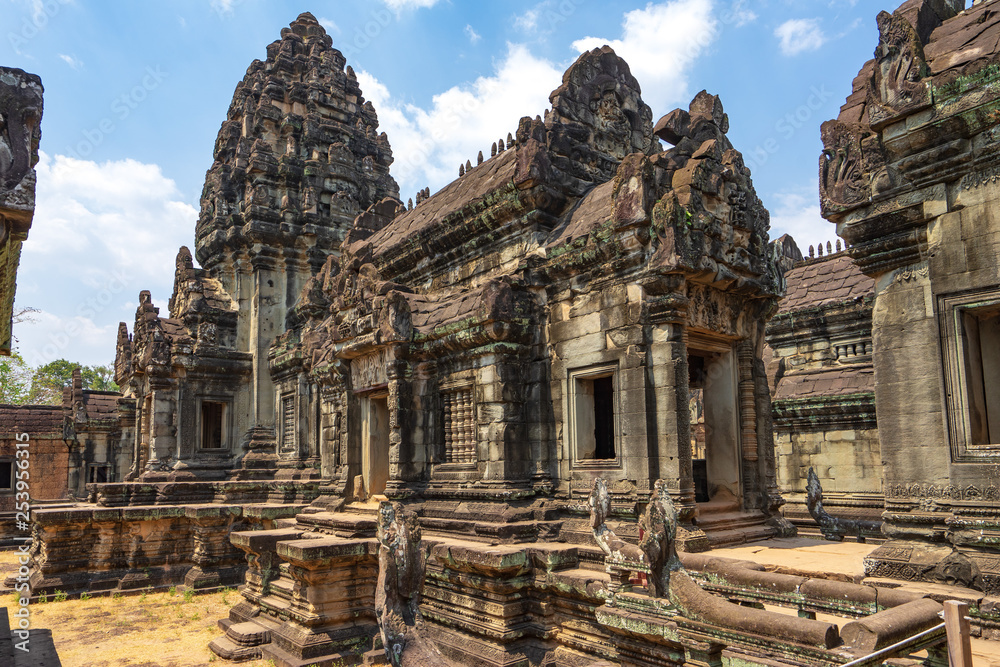 Naklejka premium Sanctuary and Mandapa Hall of Banteay Samre temple, Cambodia
