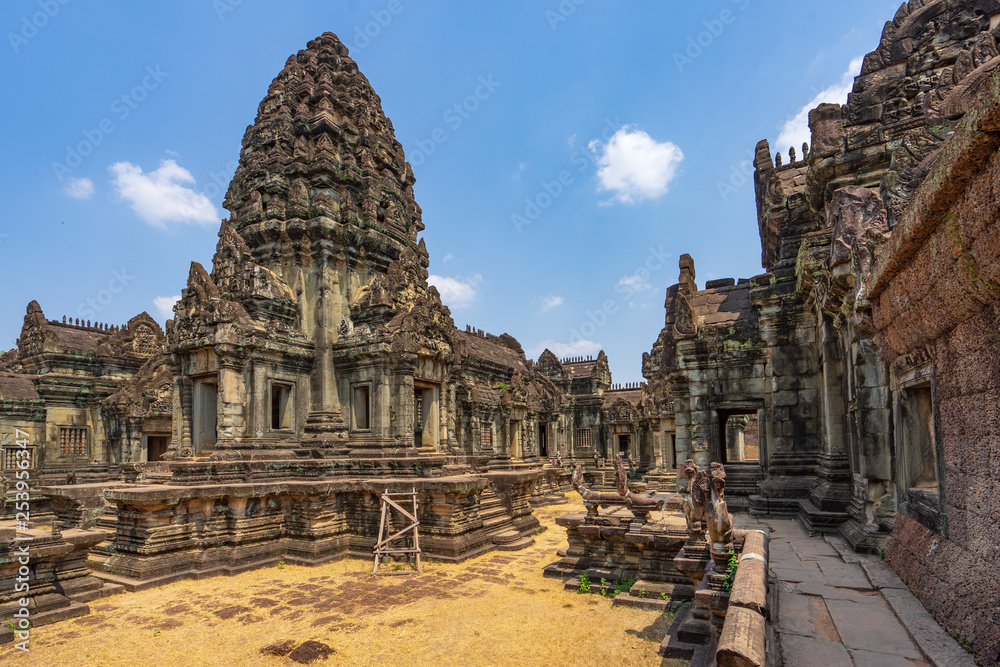 Sanctuary and inner court of Banteay Samre temple, Cambodia