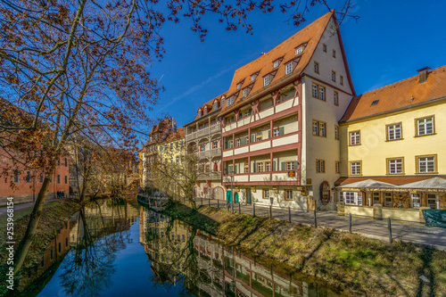 Fototapeta Naklejka Na Ścianę i Meble -  Gerberhäuser am Ludwig-Kanal in der Weltkulturerbestadt Bamberg