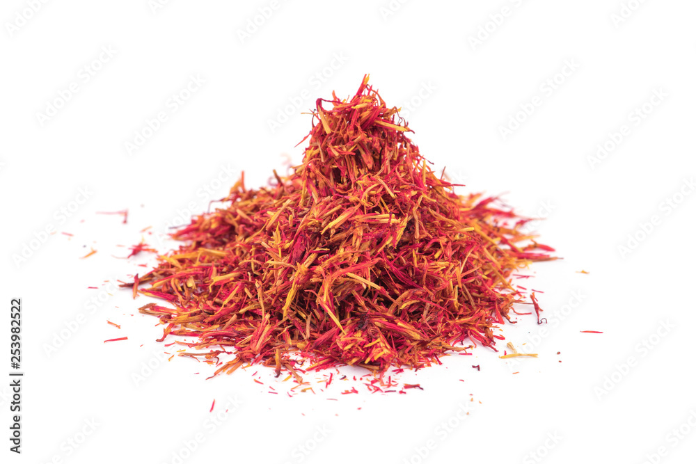 Naklejka premium Dried saffron spice isolated on white background.