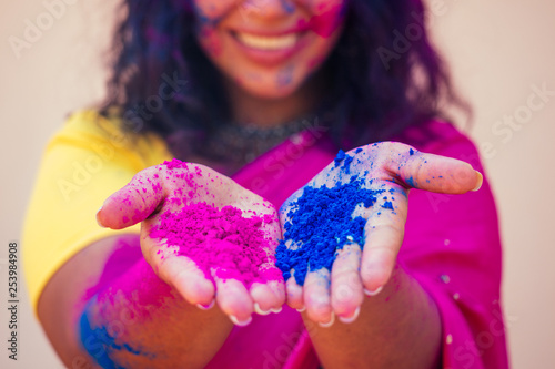 Konstfotografi Portrait of young Indian face in paint Woman in traditional indian pink outfit with jeweler celebrating Holi color festival