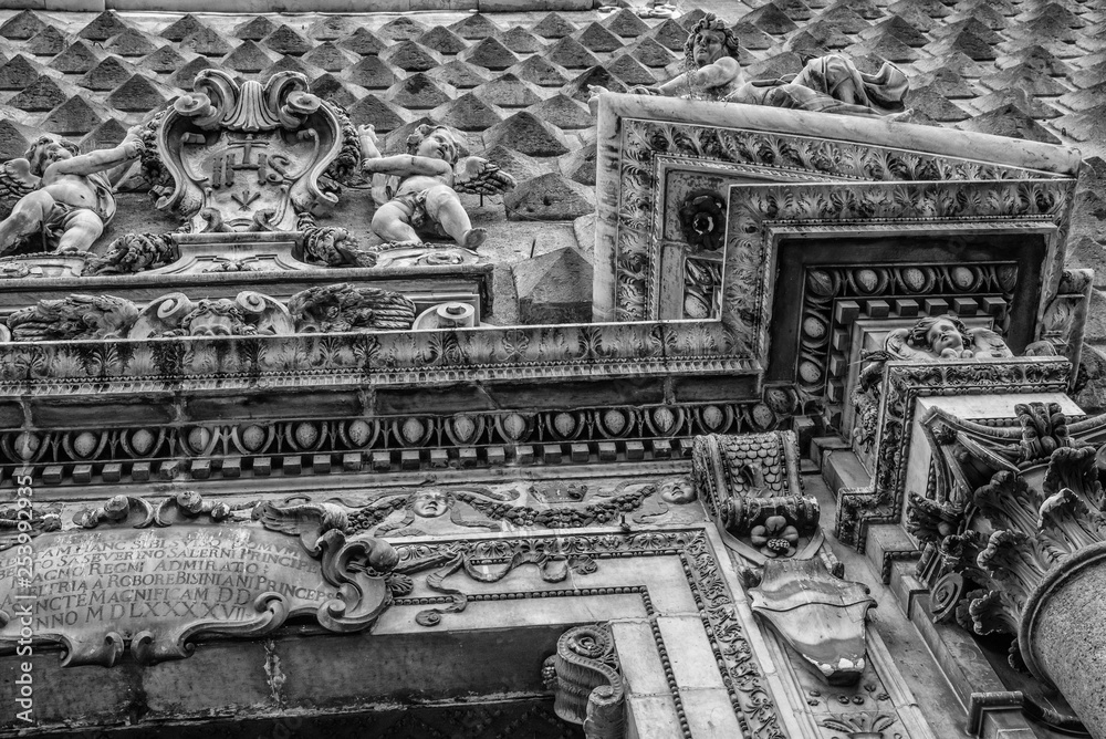 Fototapeta premium Naples, Italy - August 16, 2015 : Narrow streets of Naples, black and white photographs.