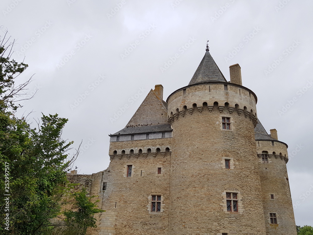 le château fort de suscinio en bretagne ,france