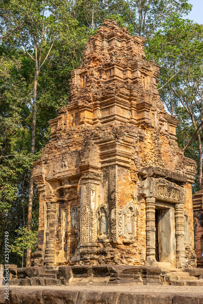 Preah Ko temple, Cambodia: sanctuary