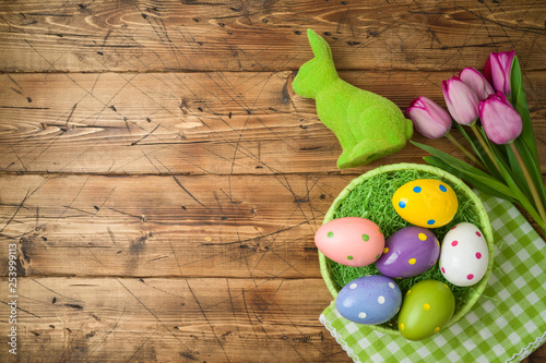 Easter holiday background w...