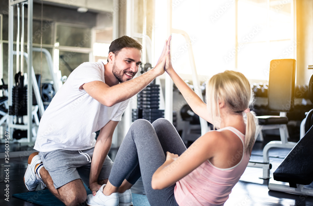 Obraz premium Portrait Fitness coaches are controlling the training equipment of lovers, Helps create motivation for exercise,fitness concept 