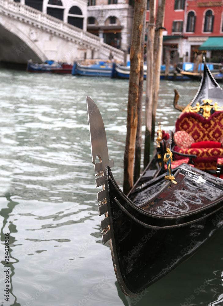 bow of the typical Venetian boat called GONDOLA and the Rialto B