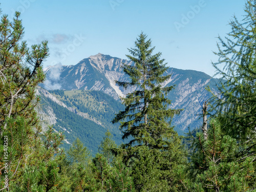 Berglandschaft in Österreich. Falzthurntal im Karwendel bei Pertisau hinter der Gramai Alm, Lamsenspitze und Sonnjoch