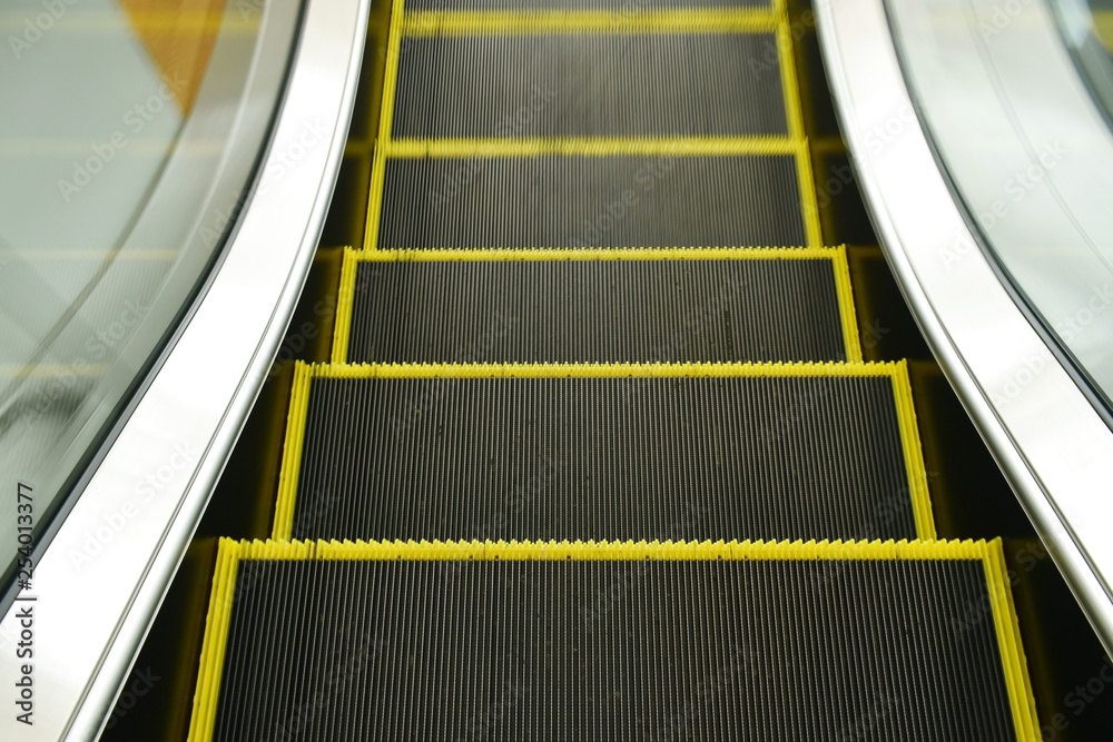 Obraz premium escalator down to lower floor in building