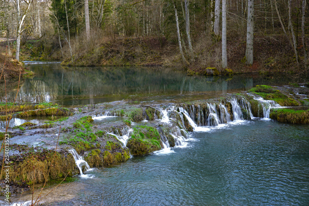Hasenbach-Wasserfall bei der Wimsener Höhle, Schwäbische Alb, Baden Württemberg, Deutschland Hasenbach-Wasserfall bei der Wimsener Höhle, Schwäbische Alb, Baden Württemberg, Deutschland