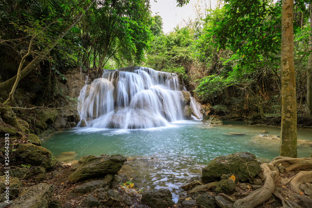 Fototapeta premium Huai Mae Khamin Waterfall tier 3, Khuean Srinagarindra National Park, Kanchanaburi, Thailand