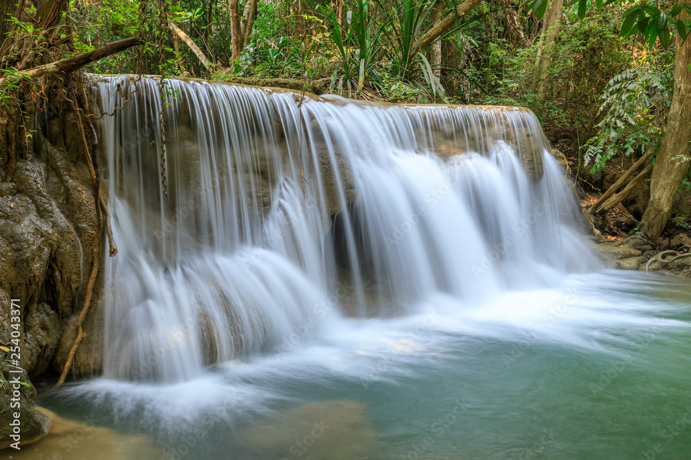 Fototapeta premium Huai Mae Khamin Waterfall, Khuean Srinagarindra National Park, Kanchanaburi, Thailand