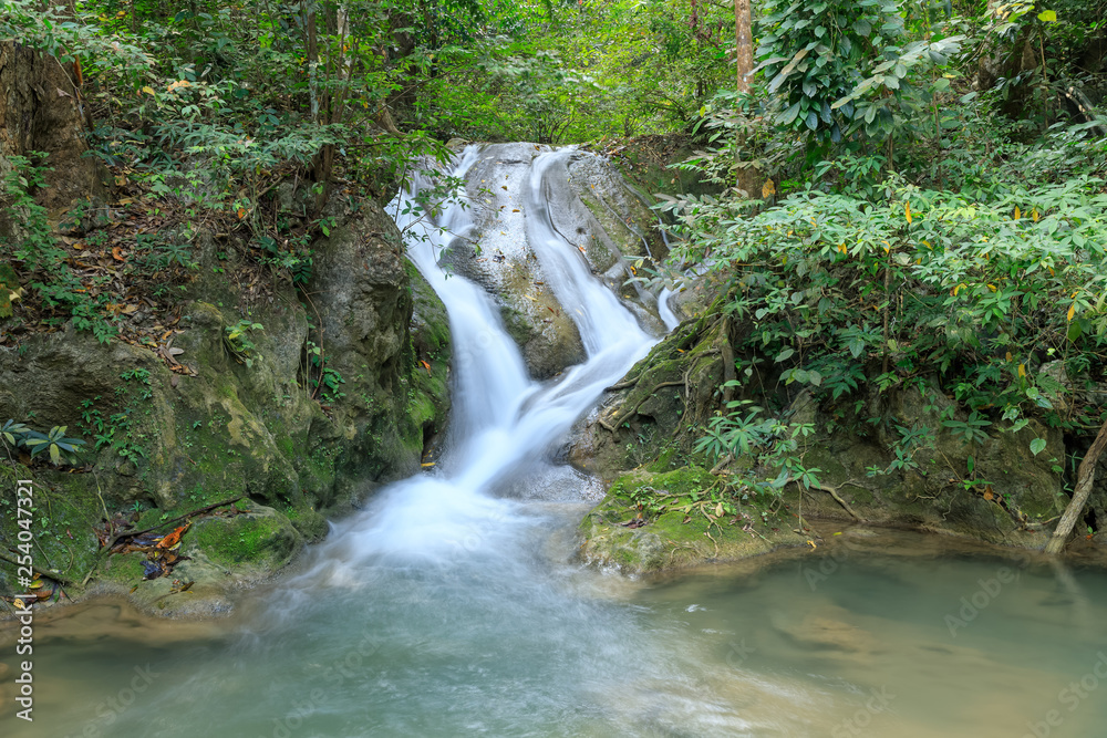 Fototapeta premium Erawan Waterfall, in National Park at Kanchanaburi, Thailand