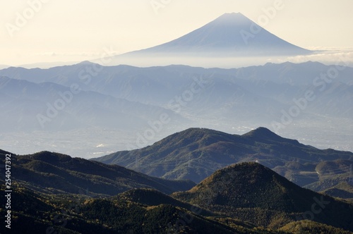 奥秩父から望む富士山