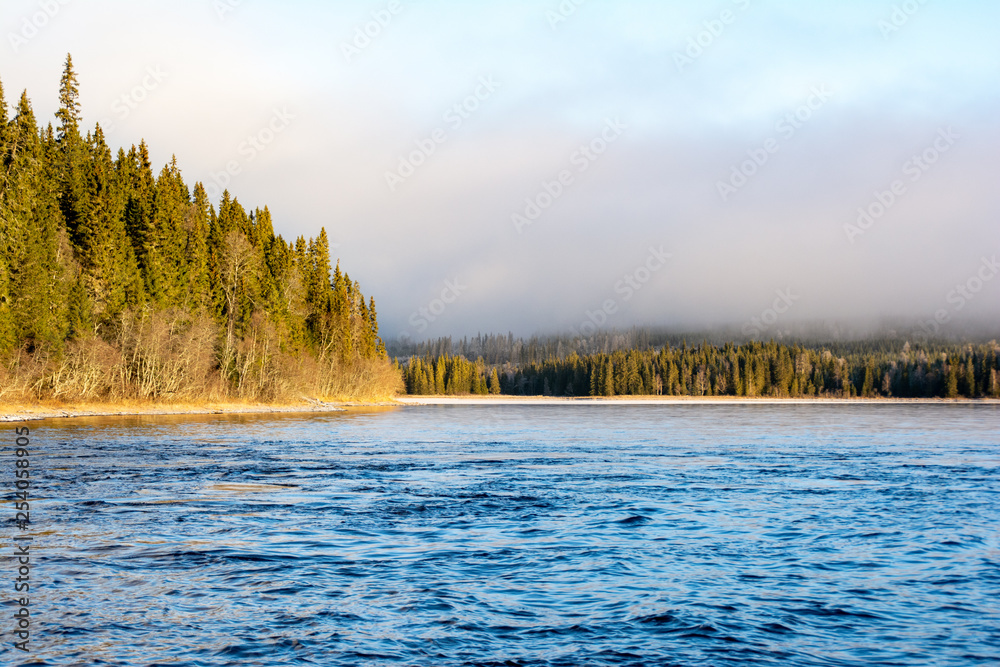 Vue depuis la cascade de Tannforsen