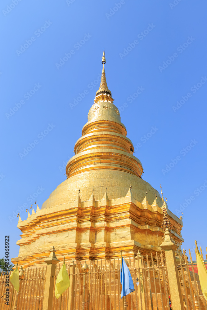 Naklejka premium Golden pagoda at Wat Phra That Haripunchai Woramahawihan in Lamphun, north of Thailand