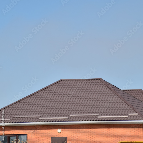 Detached house with a roof made of steel sheets.