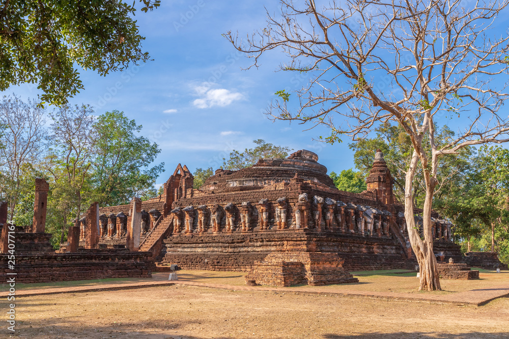 Wat Chang Rob temple in Kamphaeng Phet Historical Park, UNESCO World Heritage site Wat Chang Rob temple in Kamphaeng Phet Historical Park, UNESCO World Heritage site