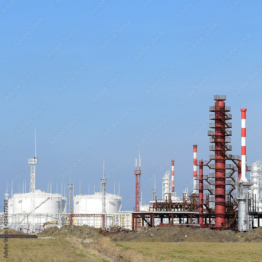Obraz premium Distillation columns, pipes and other equipment furnaces refinery.