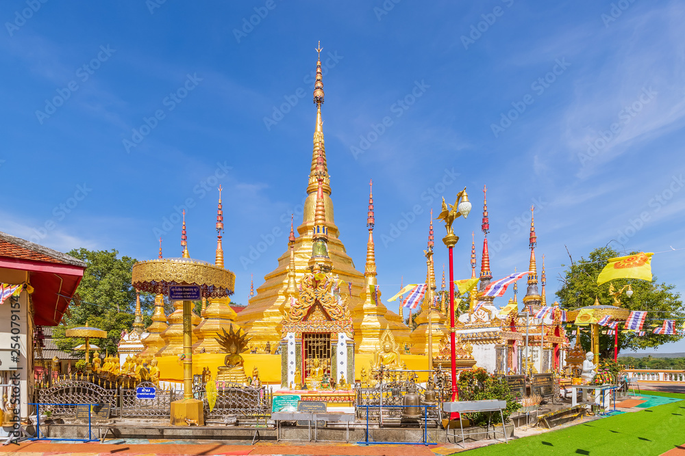 Fototapeta premium Wat Phra Borommathat Temple at Ban Tak distict, Tak, Thailand. The golden Myanmar style pagoda contain Buddha relic inside.