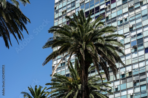 Modernist building, Montevideo © karlgroendal