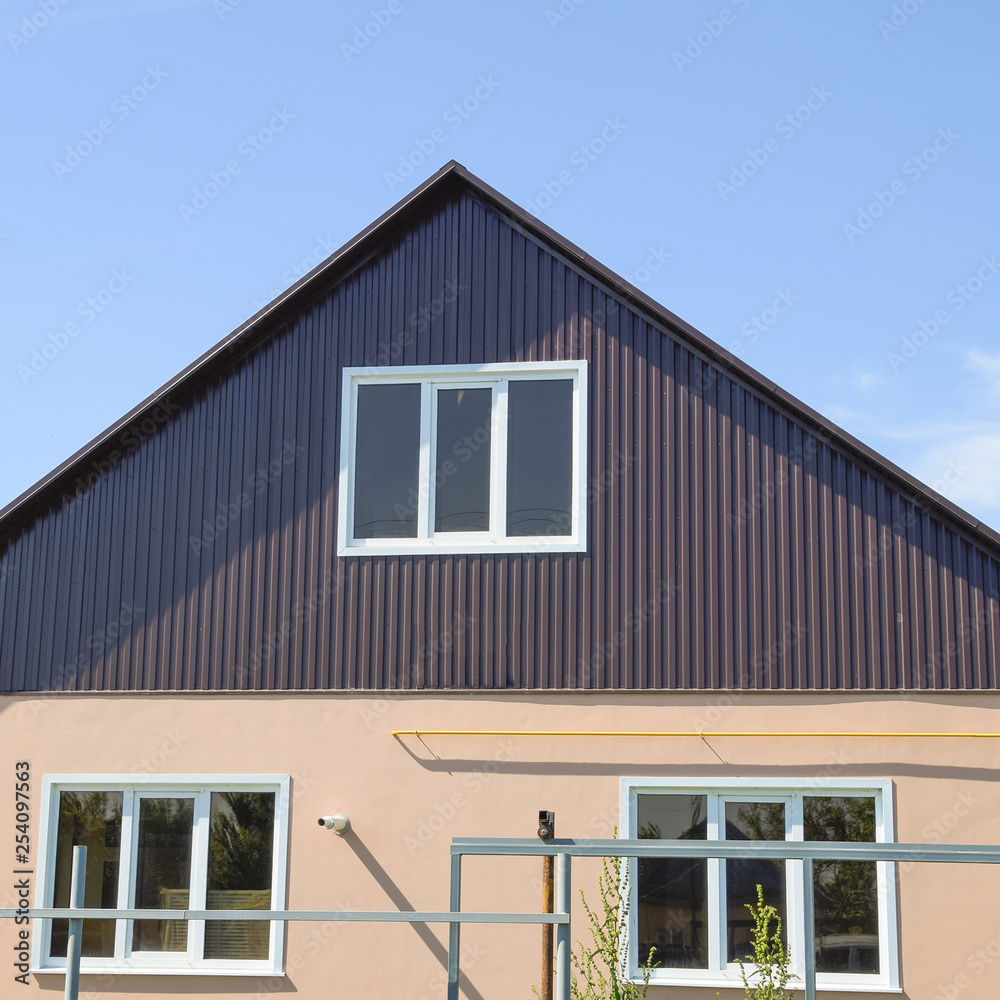 The roof of corrugated sheet on the houses