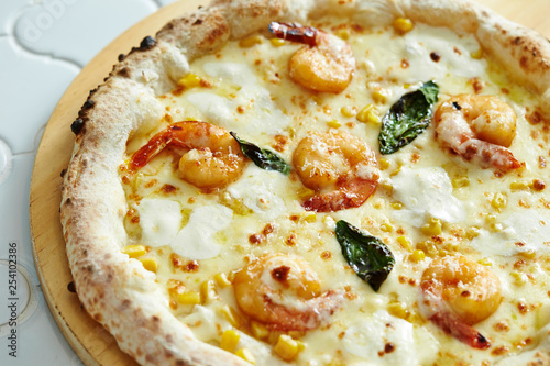 Shrimp and corn pizza 