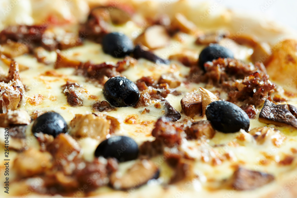 Grilled chicken, mushroom and olive pizza 