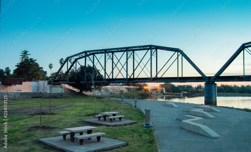 Fototapeta premium Puente Negro