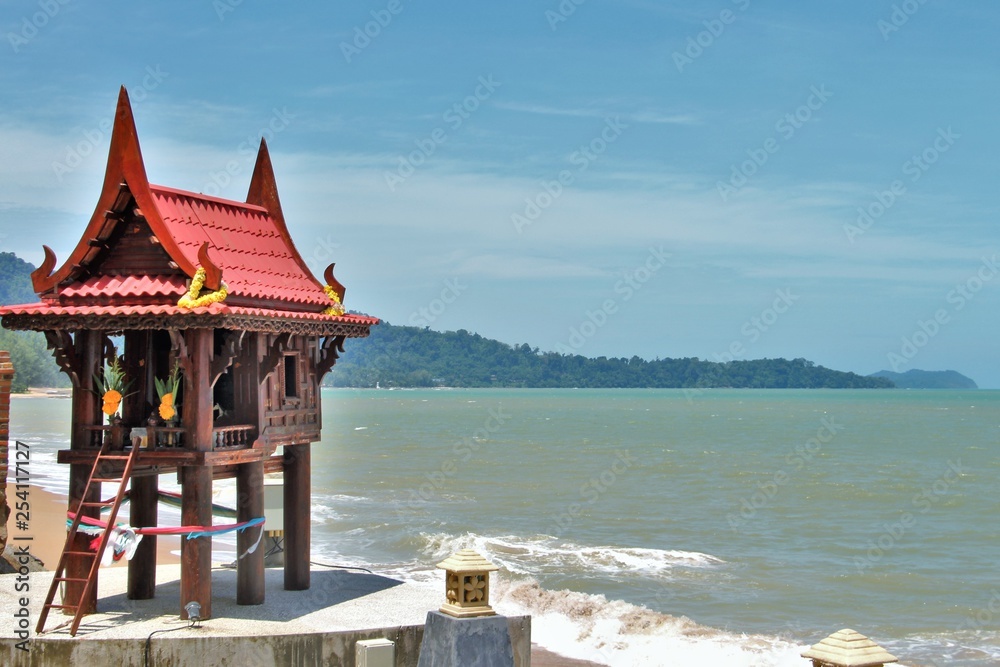 Obraz premium temple of heaven. Sea and beach