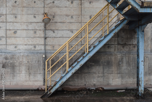 Metallic staircase and concrete wall