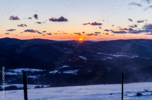 Fototapeta Naklejka Na Ścianę i Meble -  zachód słońca Bieszczady