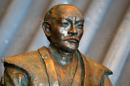 lenin copper statue detail photo