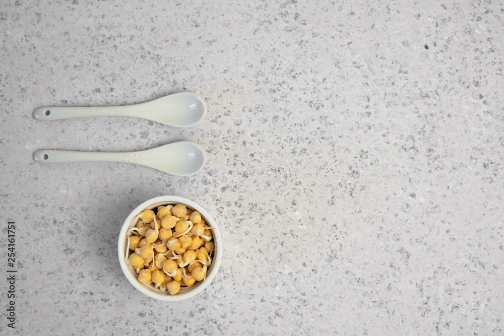 Obraz premium Bowl of sprouted chick peas