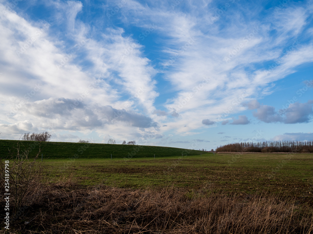 Obraz premium Himmel überm Deich