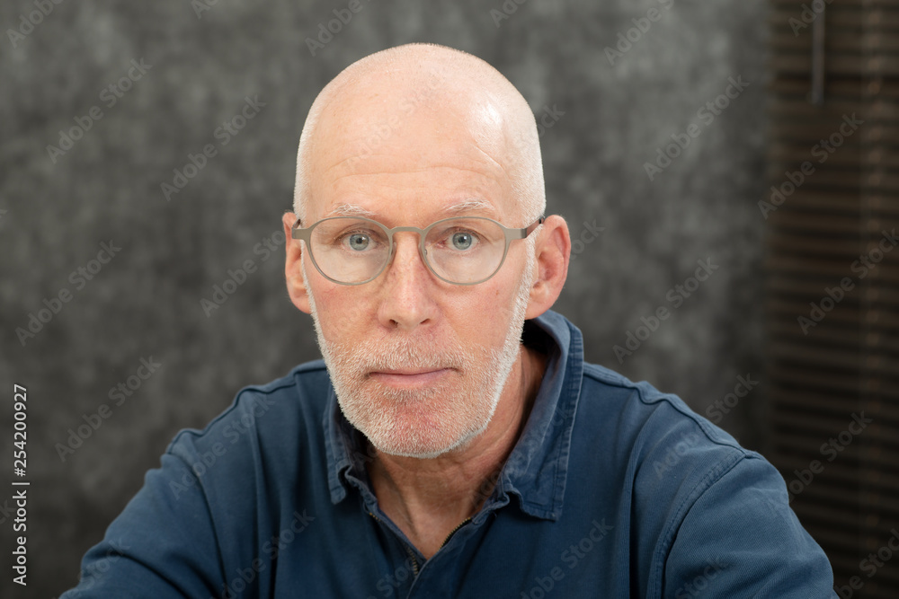 Obraz premium portrait of senior man with beard and glasses