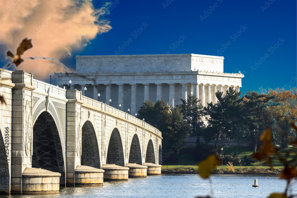 The Lincoln Memorial and the Arlington Memorial Bridge stretching over the Potomac River into Washington DC from the Mount Vernon Trail