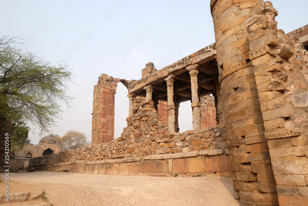 Fototapeta premium Qutab Minar complex, Delhi, India 