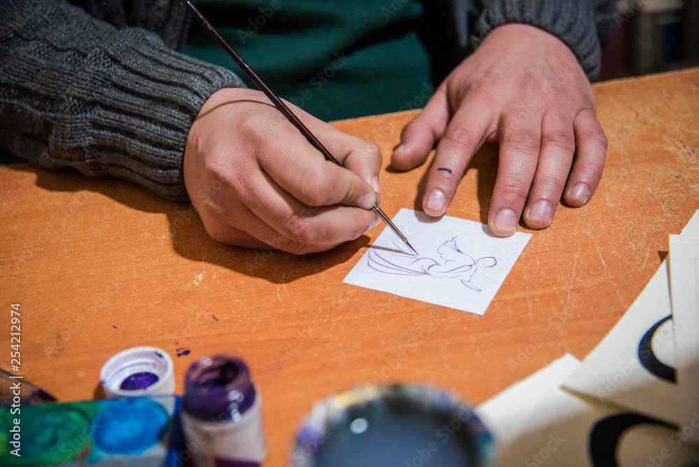 Obraz premium Miniature painter in Turkey. Hands close up