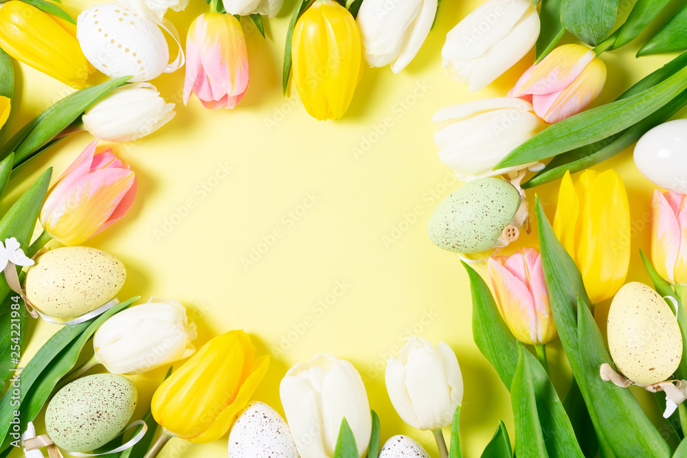 Fototapeta Wielkanocna scena z barwionymi jajkami