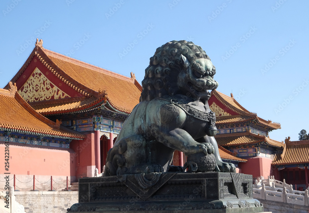 Fototapeta premium Lion Statue, Forbidden city in Beijing, China 