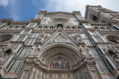 Closeup view of facade of Cattedrale di Santa Maria del Fiore