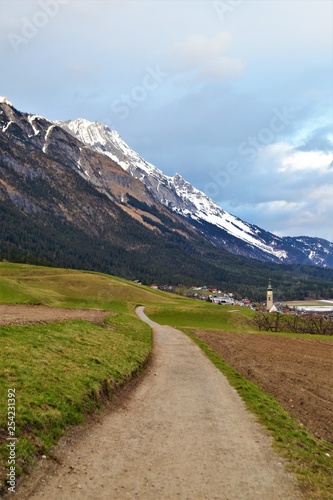 Feldweg in Tirol