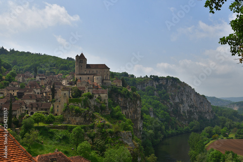 Saint-Cirq-Lapopie, plus beau village du Lot.