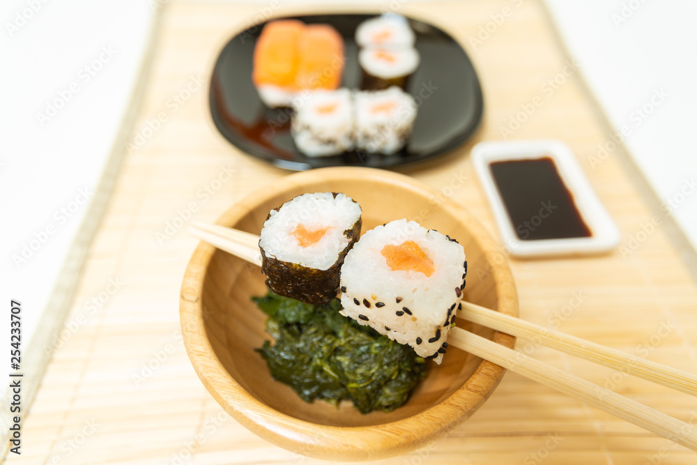 Sushi, a typical Japanese food prepared with a base of rice and various raw fish such as tuna, salmon, shrimp and sea bream. Sushi, a typical Japanese food prepared with a base of rice and various raw fish such as tuna, salmon, shrimp and sea bream.