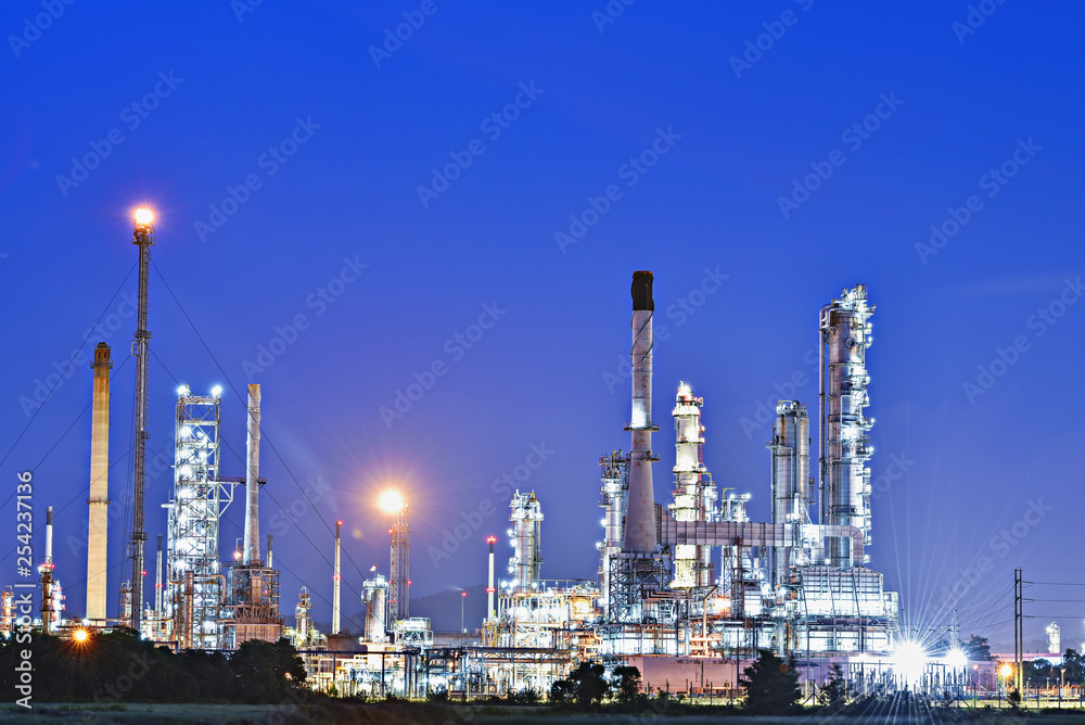 Fototapeta premium Oil refinery