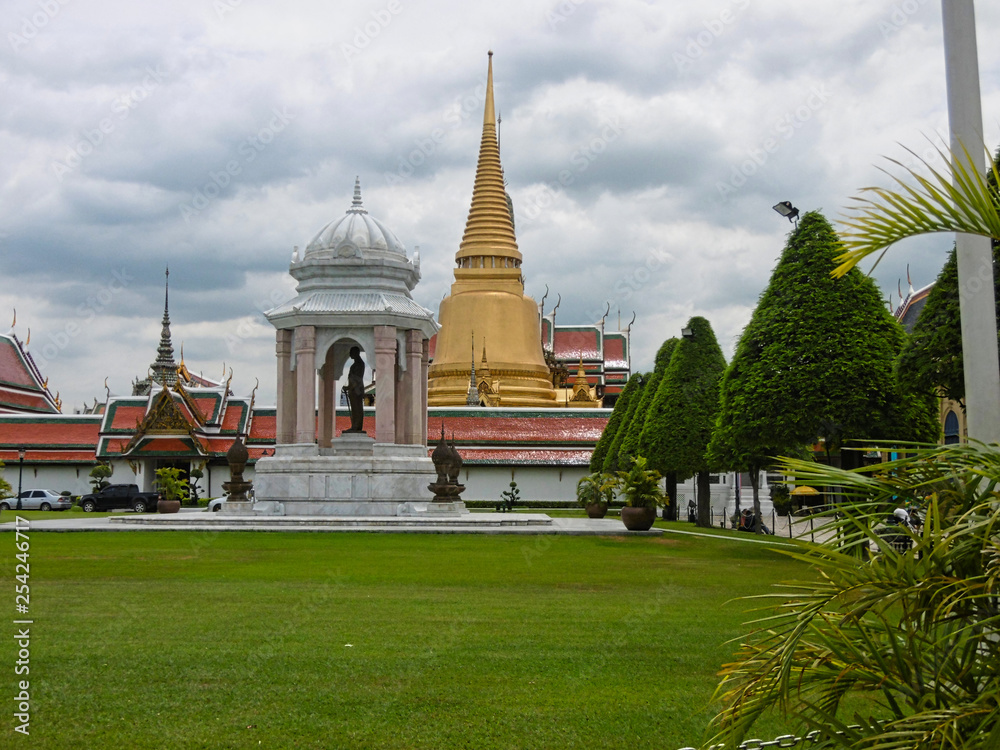 Naklejka premium old temples in burma vietnam