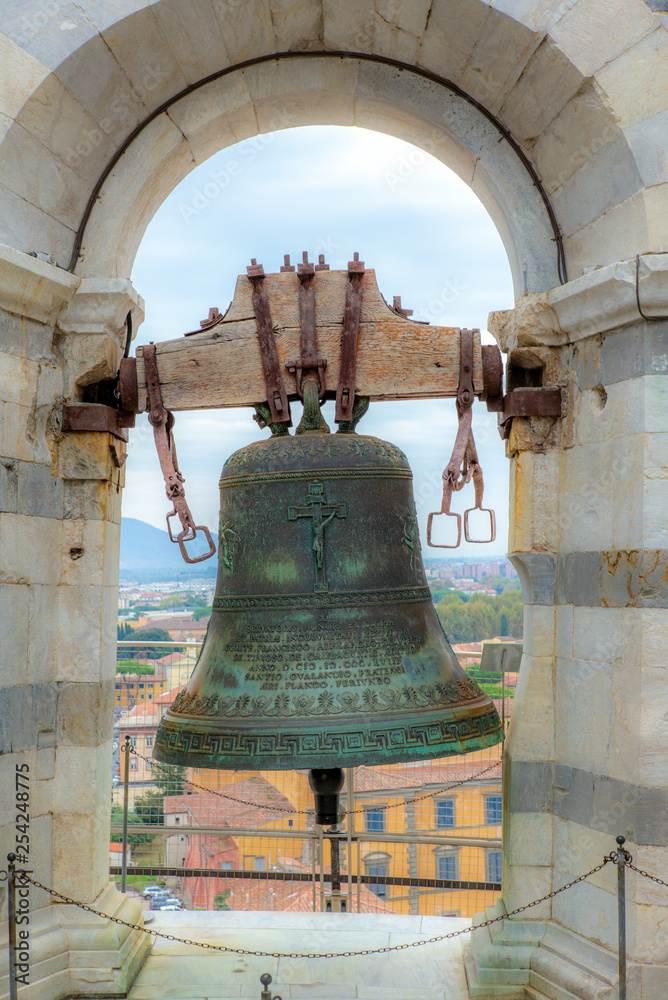 Obraz premium Bronze bell on top of the church tower in Tuscany - 2